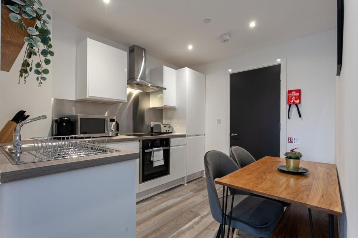 Stunning 2 Bed Flat 5Min To Old Trafford Stadium 맨체스터 외부 사진